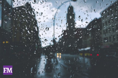 Faltbare Regenjacke bei Regenwetter